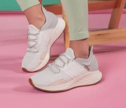 Outlet New Balance Women's Roav V1 Sneakers