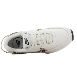 Outlet Nike Women's Waffle Debut Sneakers